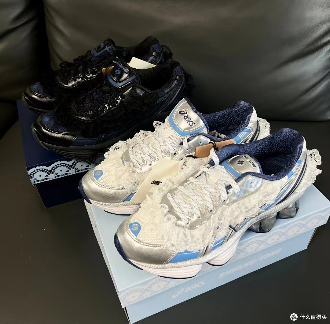 把芭蕾设计融入跑步鞋?SHUSHU/TONG✕Asics“蓝黑天鹅”