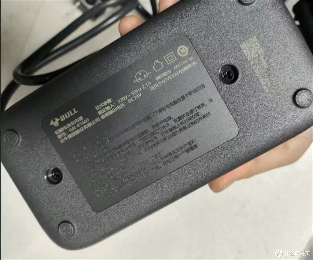 公牛电动车充电器，质量上乘，充电安心！