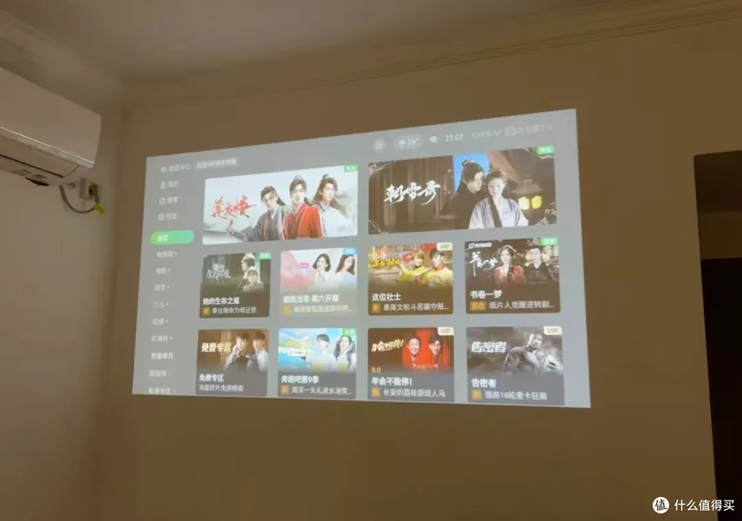 小明新款投影仪“价崩”!全新降至498元,一年不到打5折