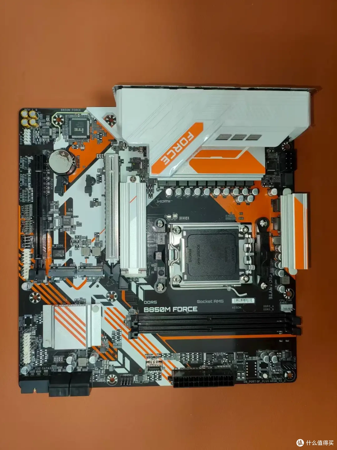 B850主板怎么选?看看技嘉 B850M 战鹰 WIFI,性能与颜值兼具!