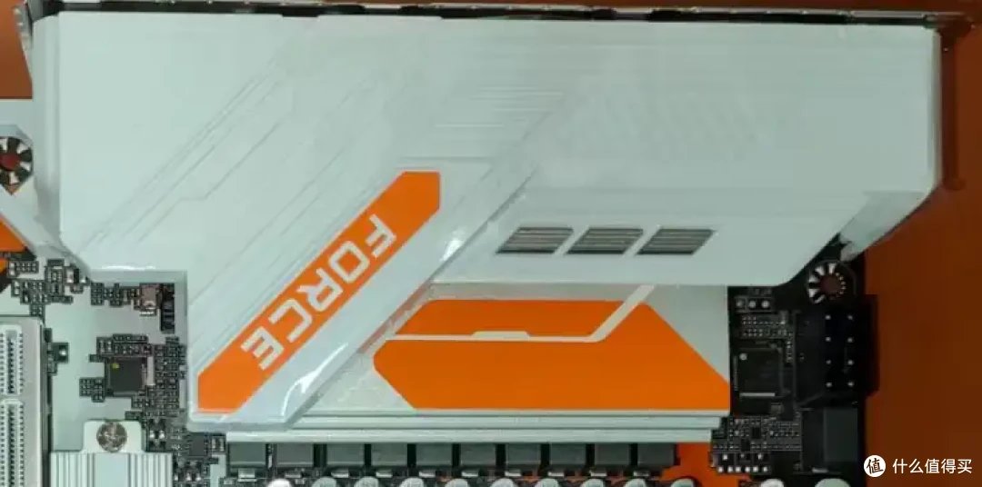B850主板怎么选?看看技嘉 B850M 战鹰 WIFI,性能与颜值兼具!