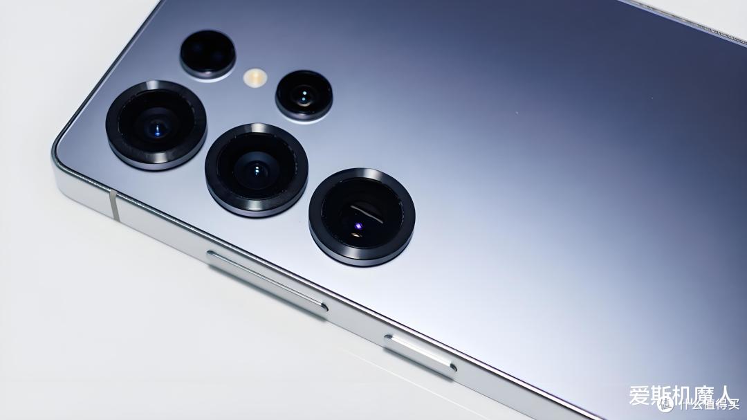 三星Galaxy S26 Ultra 曝光深解：更薄更聪明的“日常旗舰”！