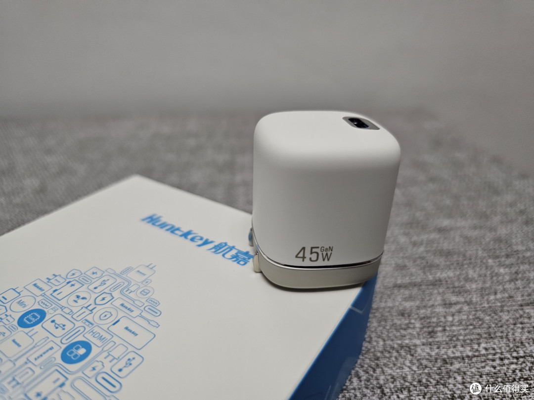 为iPhone17提前谋划,颜值与实力并存,航嘉奶茶充电器实测