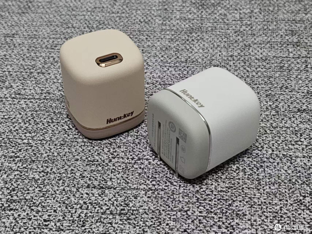 为iPhone17提前谋划,颜值与实力并存,航嘉奶茶充电器实测