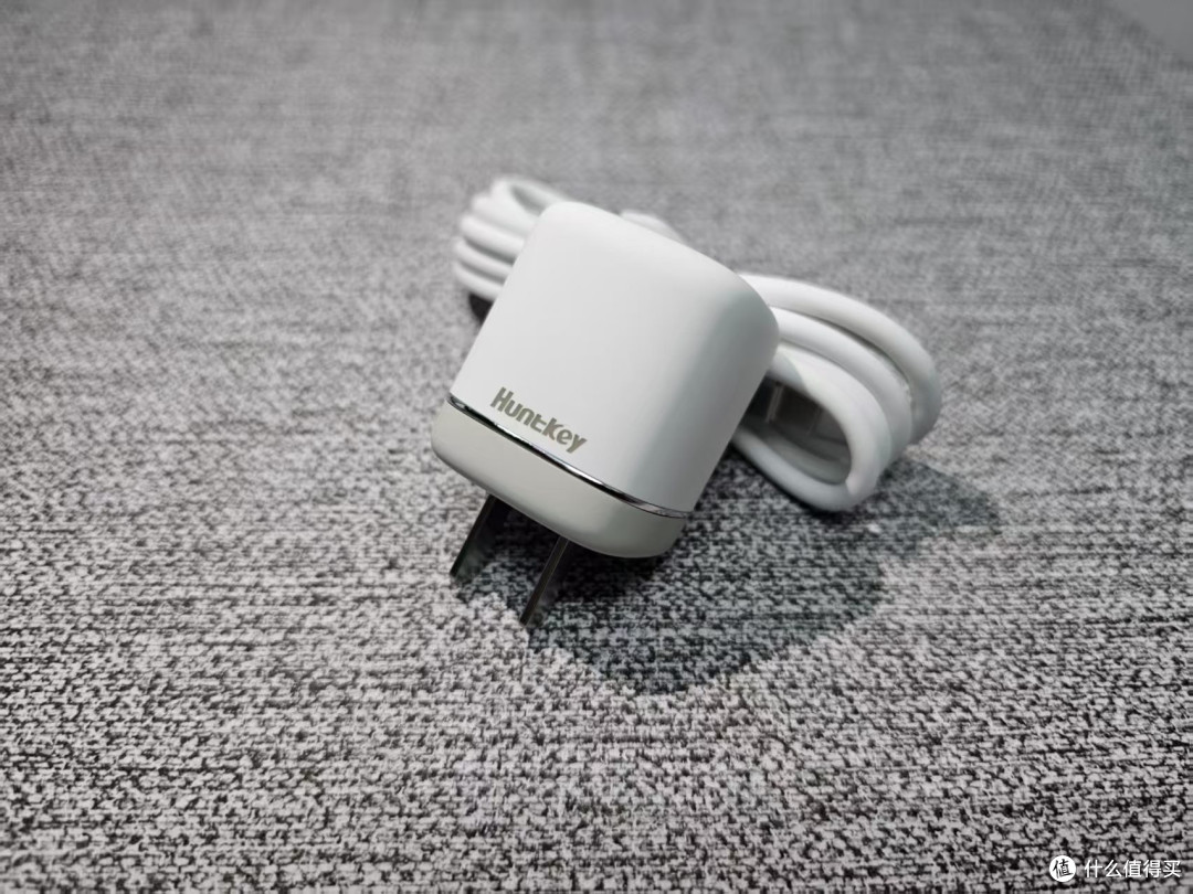 为iPhone17提前谋划,颜值与实力并存,航嘉奶茶充电器实测