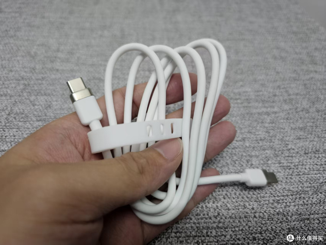 为iPhone17提前谋划,颜值与实力并存,航嘉奶茶充电器实测