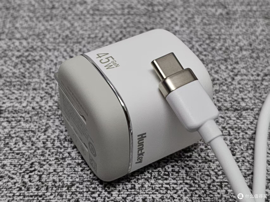 为iPhone17提前谋划,颜值与实力并存,航嘉奶茶充电器实测