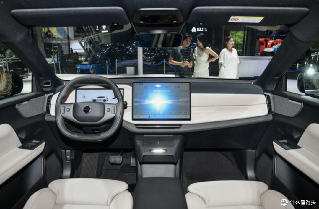 沃尔沃XC70亮相成都车展,9月26日上市,新车预售29.99万元起~
