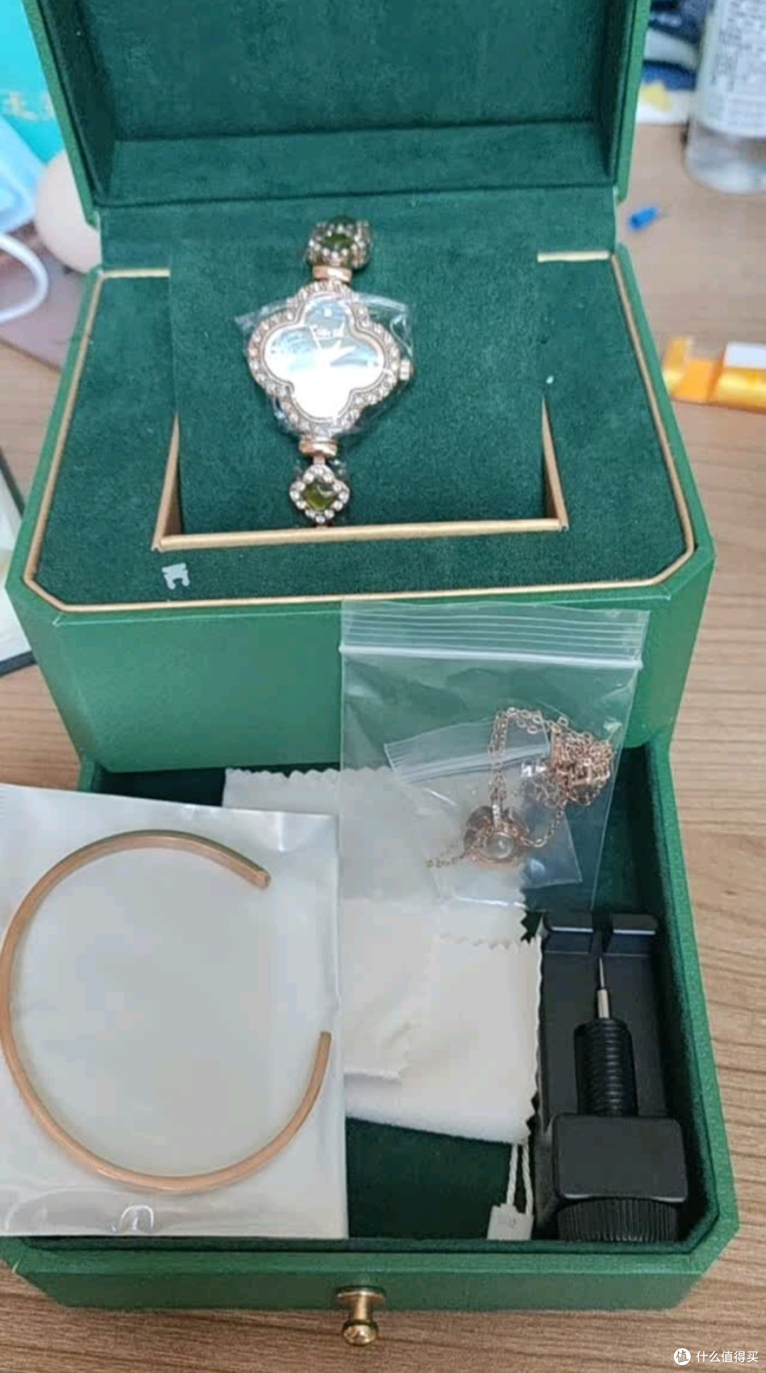 时光深处的四叶秘境：Colevkie手链表品鉴