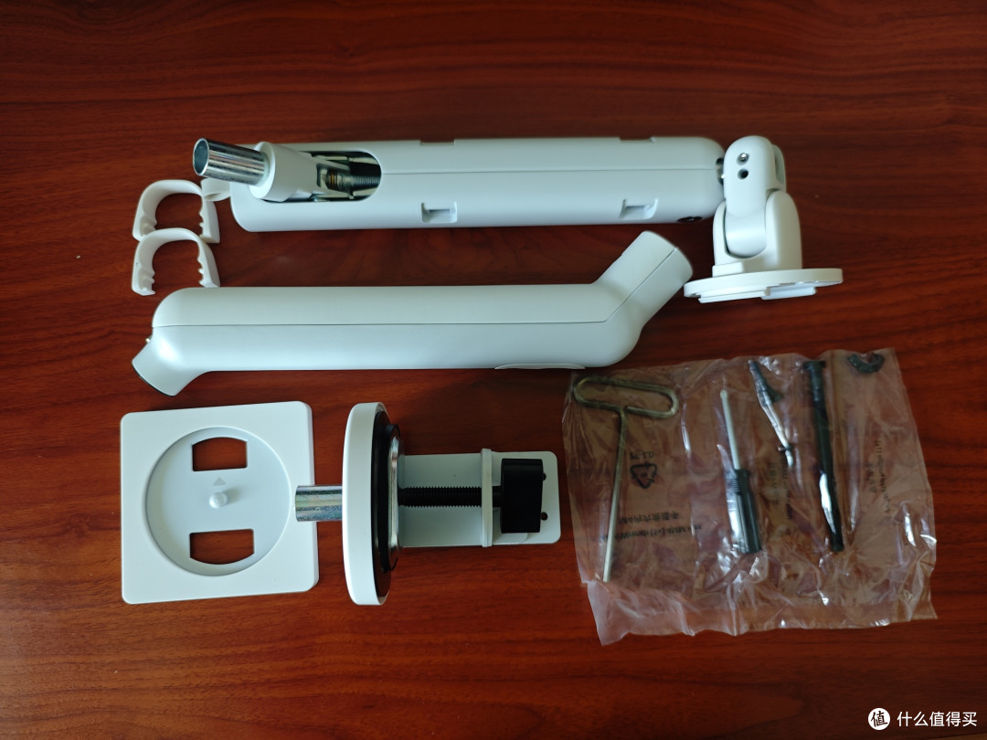 白色的飞利浦显示器支架和黑色的飞利浦显示器真是绝配!