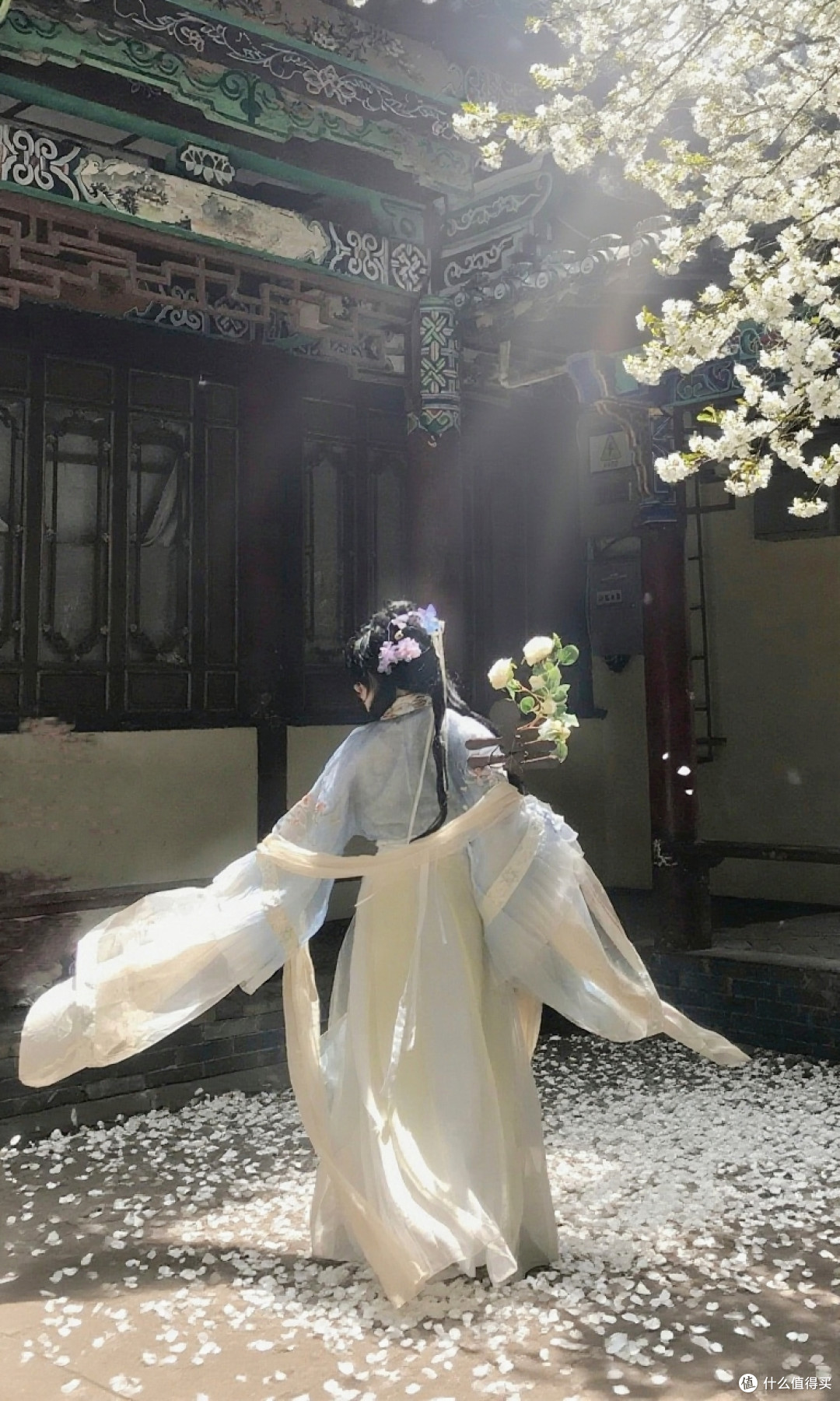 当汉服邂逅春日庭院，是穿越千年的浪漫