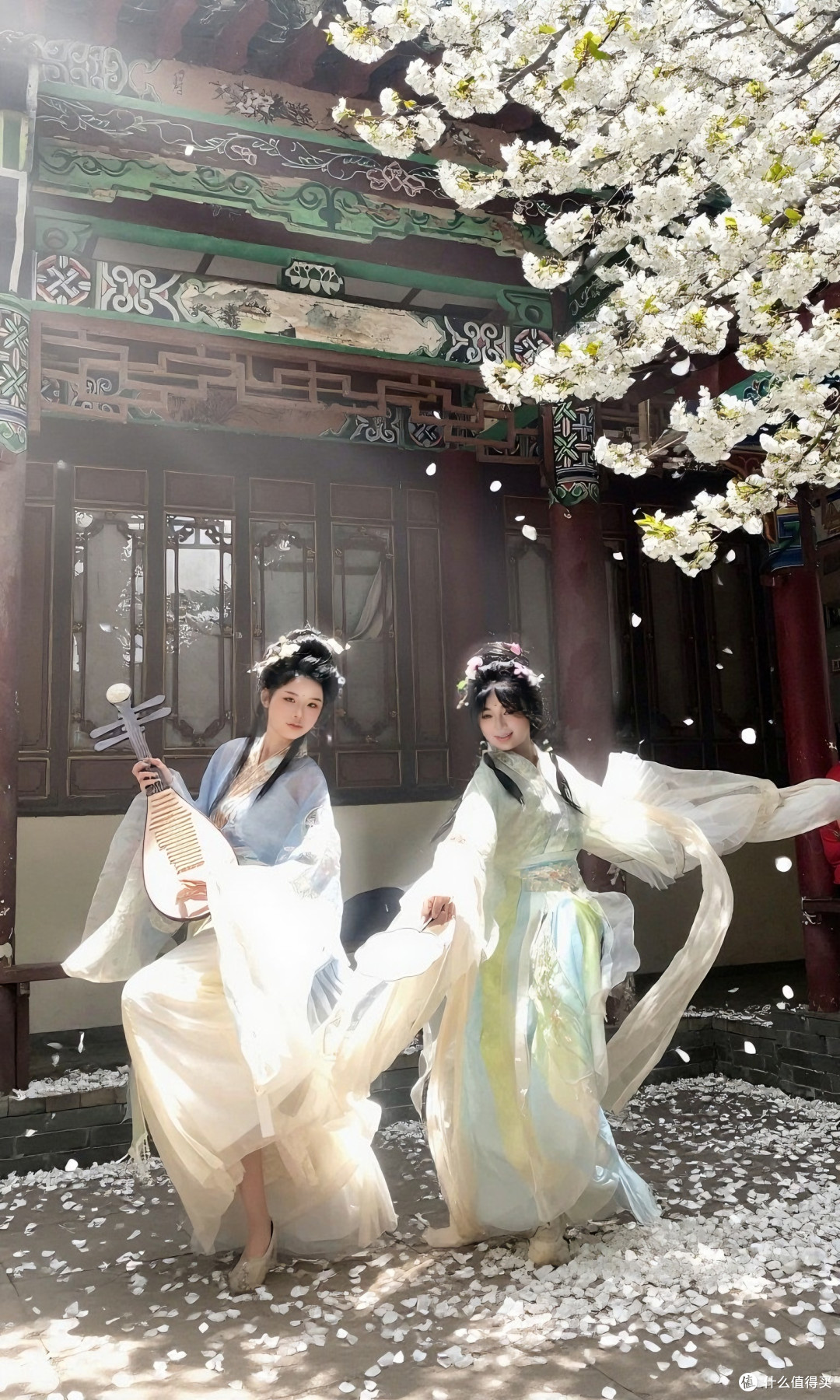 当汉服邂逅春日庭院，是穿越千年的浪漫