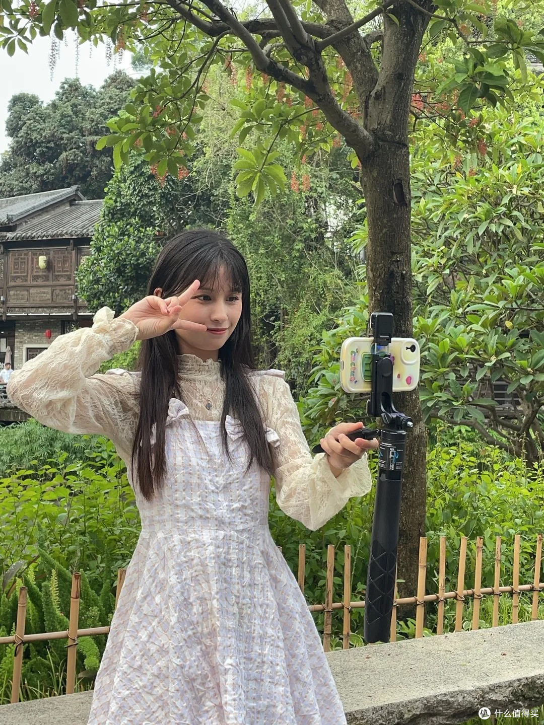 主播必备的两款直播三脚架,靓点拍L16为你的直播之旅加分!