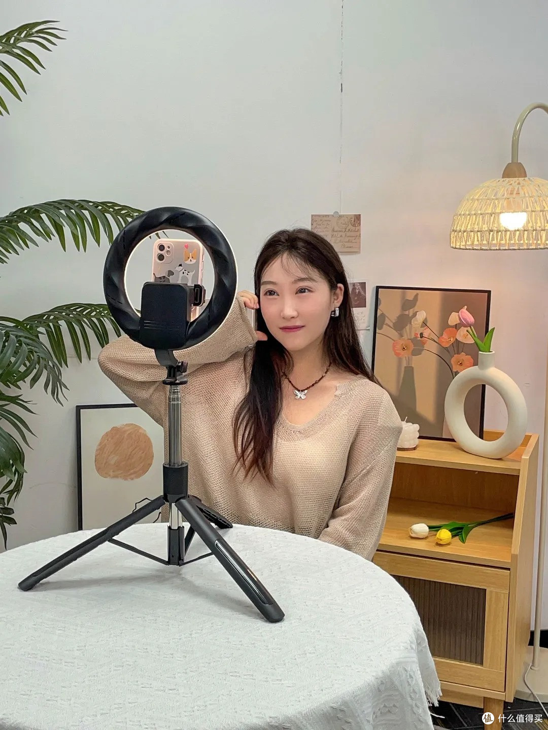 主播必备的两款直播三脚架,靓点拍L16为你的直播之旅加分!