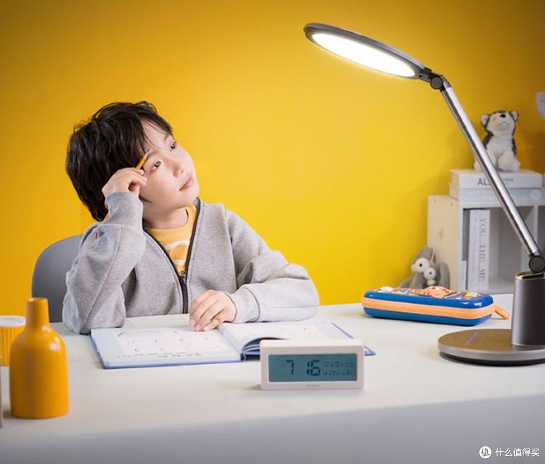 松下儿童护眼学习台灯，智能调光，5A级别更护眼！