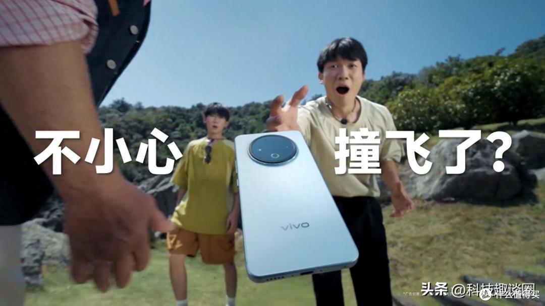 耐摔、防水表现拉满,vivo Y500最新的预热视频,谁看了不心动?