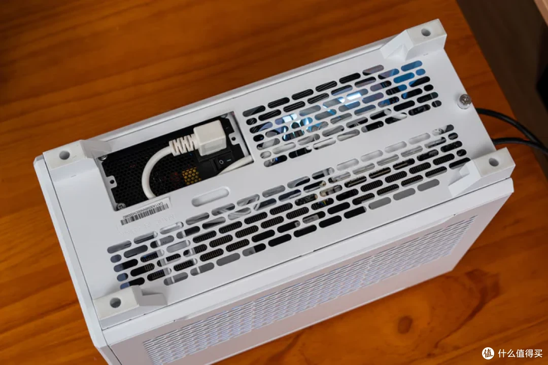 纯白小钢炮——TT TR100+华硕B860-I+索泰 5070天启装机