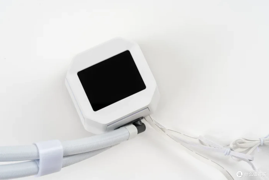 纯白小钢炮——TT TR100+华硕B860-I+索泰 5070天启装机