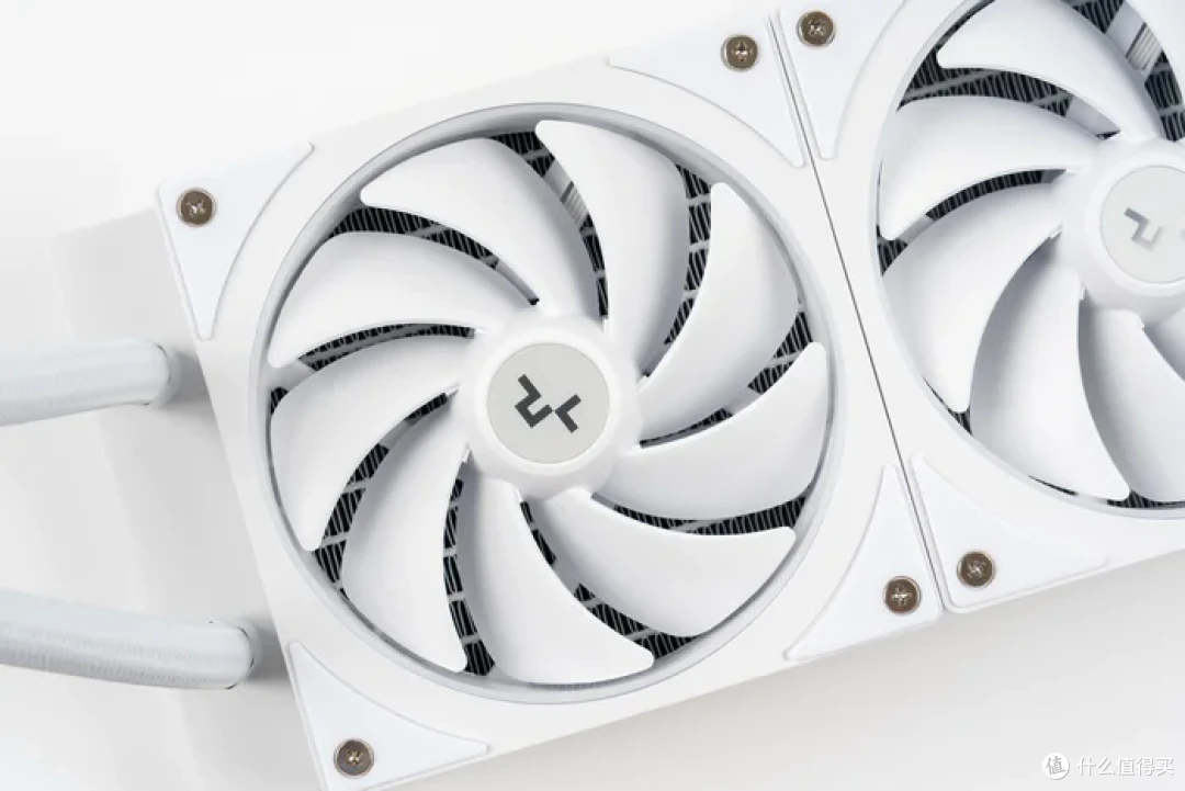 纯白小钢炮——TT TR100+华硕B860-I+索泰 5070天启装机
