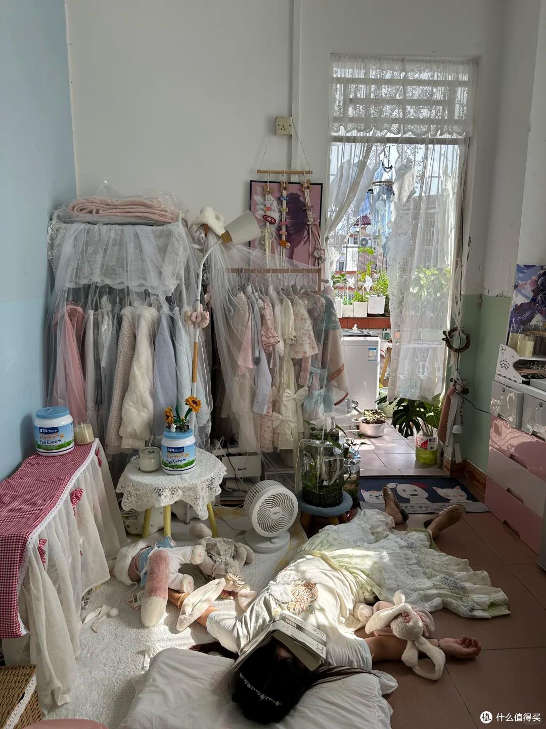 广东一姑娘的出租房火了,住顶层还不装空调,那叫一个壮观,晒晒