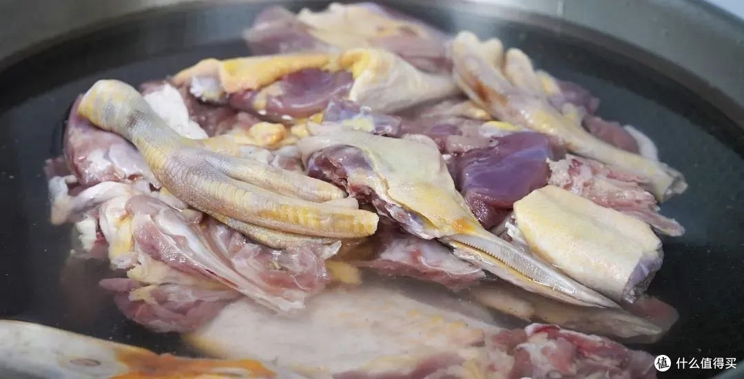 邪修美食再升级：电饭煲焖鸭肉，不用炒糖色也能香到脱骨