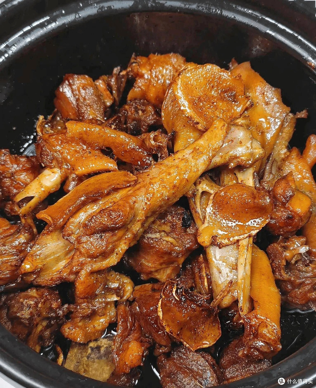 邪修美食再升级：电饭煲焖鸭肉，不用炒糖色也能香到脱骨