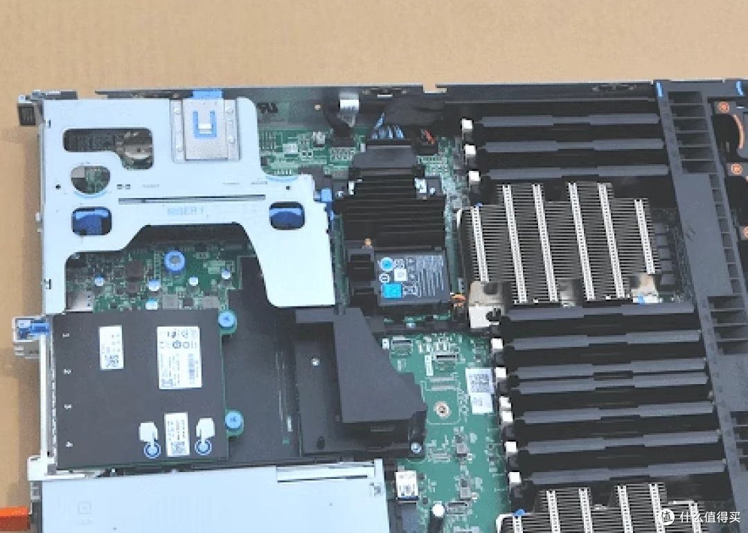 戴尔14G服务器R640安装H740p mini卡8G缓存阵列卡
