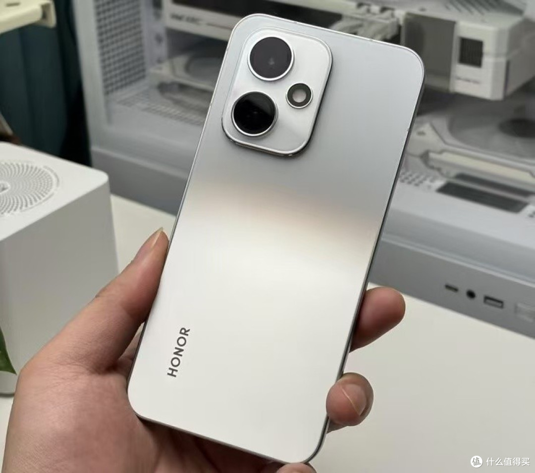 荣耀顶不住了,2亿像素+7200mAh+金属中框,16GB+512GB跌至2421元
