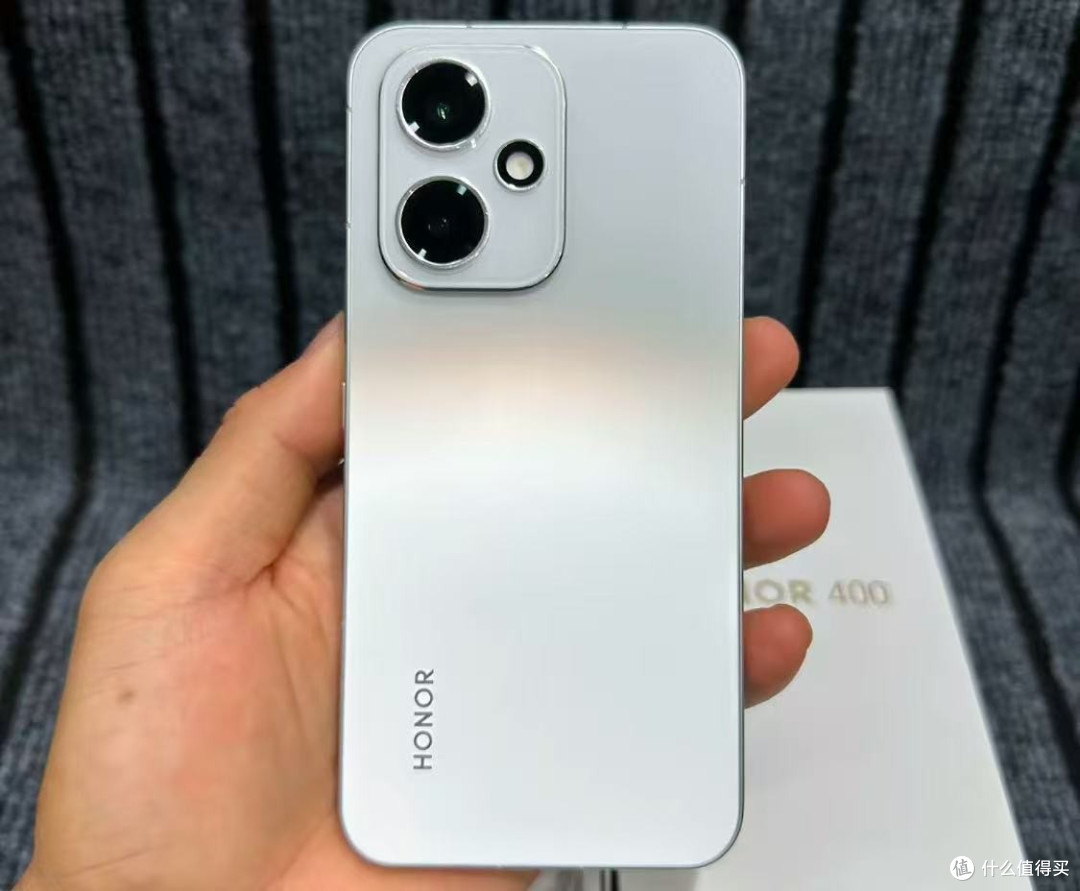 荣耀顶不住了,2亿像素+7200mAh+金属中框,16GB+512GB跌至2421元