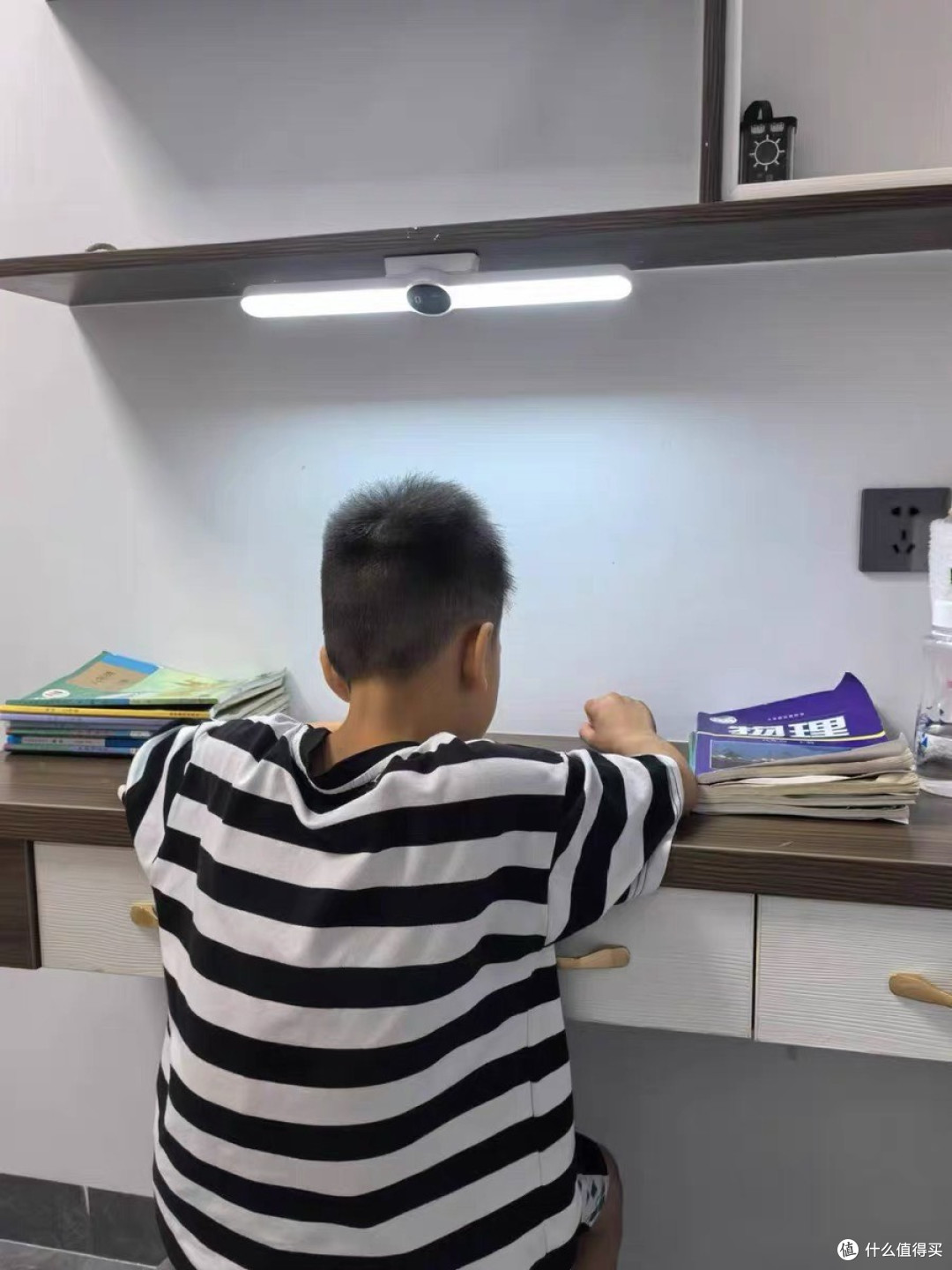 光照范围大,护眼灯效果显著