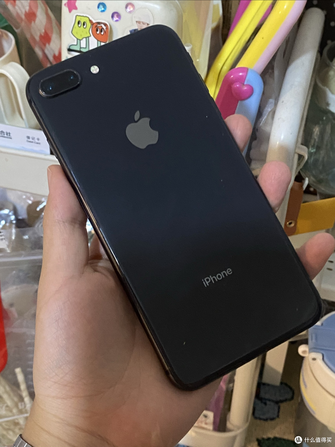 千块钱在闲鱼淘到俩iPhone 8P备用机,红色黑色都超香!