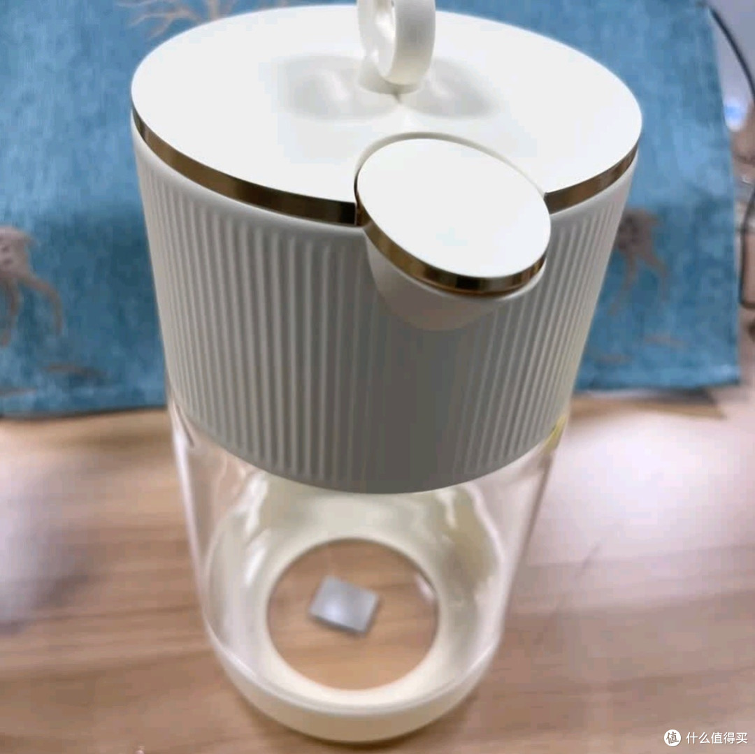 小熊CX-JB071冷水壶:1.8L容量里的“清凉美学”与实用主义