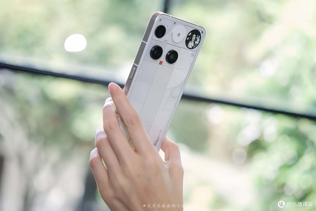 8s Gen4卖5700+ 冷门但是设计完爆国内手机 Nothing Phone3体验