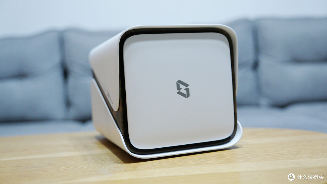 极空间 Z4Pro + 性能版测评:N355+ AI,堪称市面影音 NAS 王者?