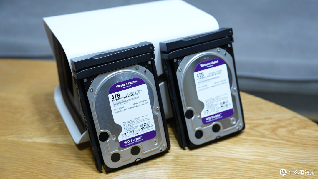 极空间 Z4Pro + 性能版测评:N355+ AI,堪称市面影音 NAS 王者?