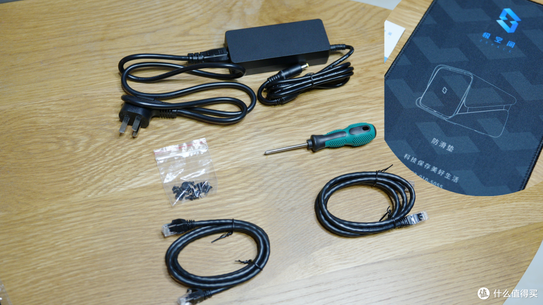 极空间 Z4Pro + 性能版测评:N355+ AI,堪称市面影音 NAS 王者?