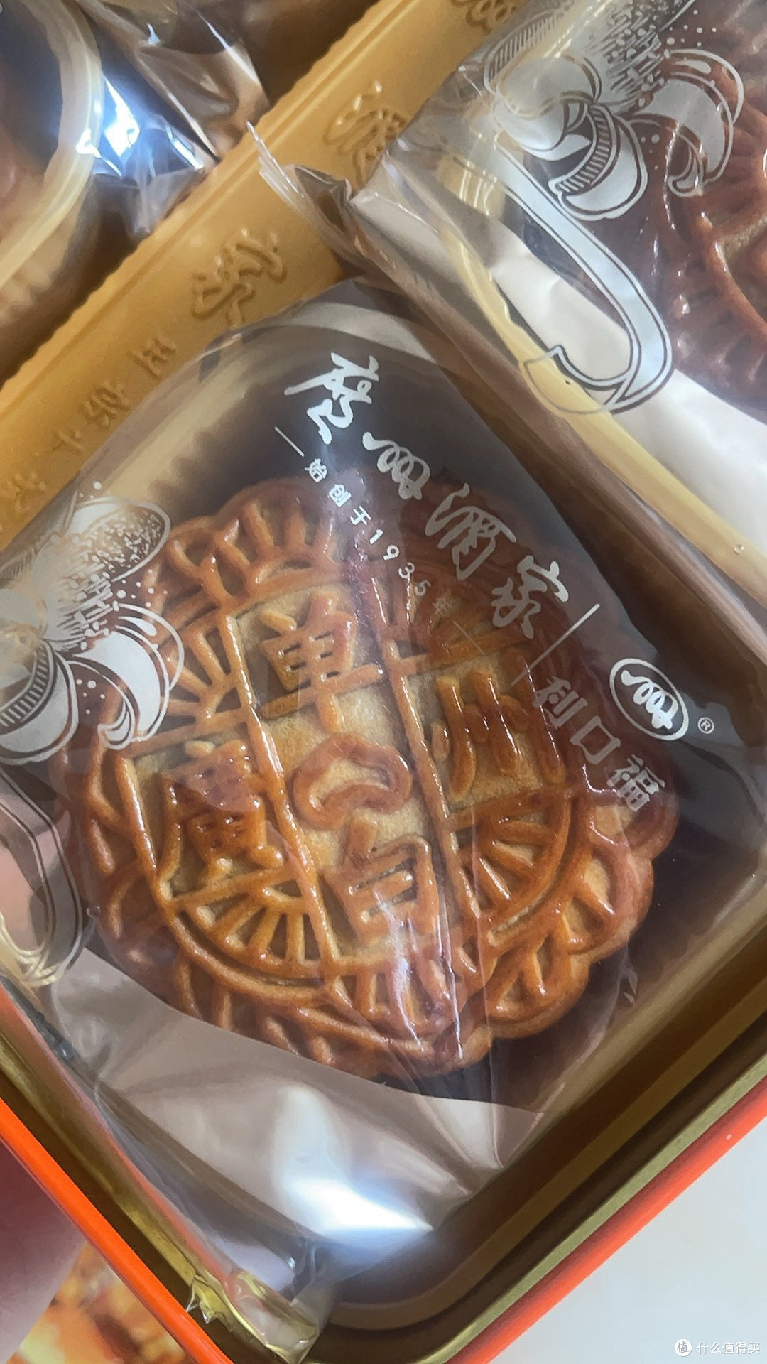 广州酒家蛋黄纯白莲蓉月饼，中秋送礼团购的不二之选！
