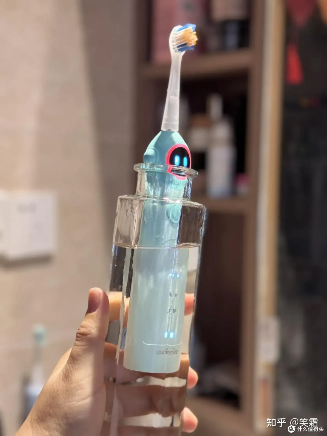 亲测机身直接泡水里，依然能正常运转