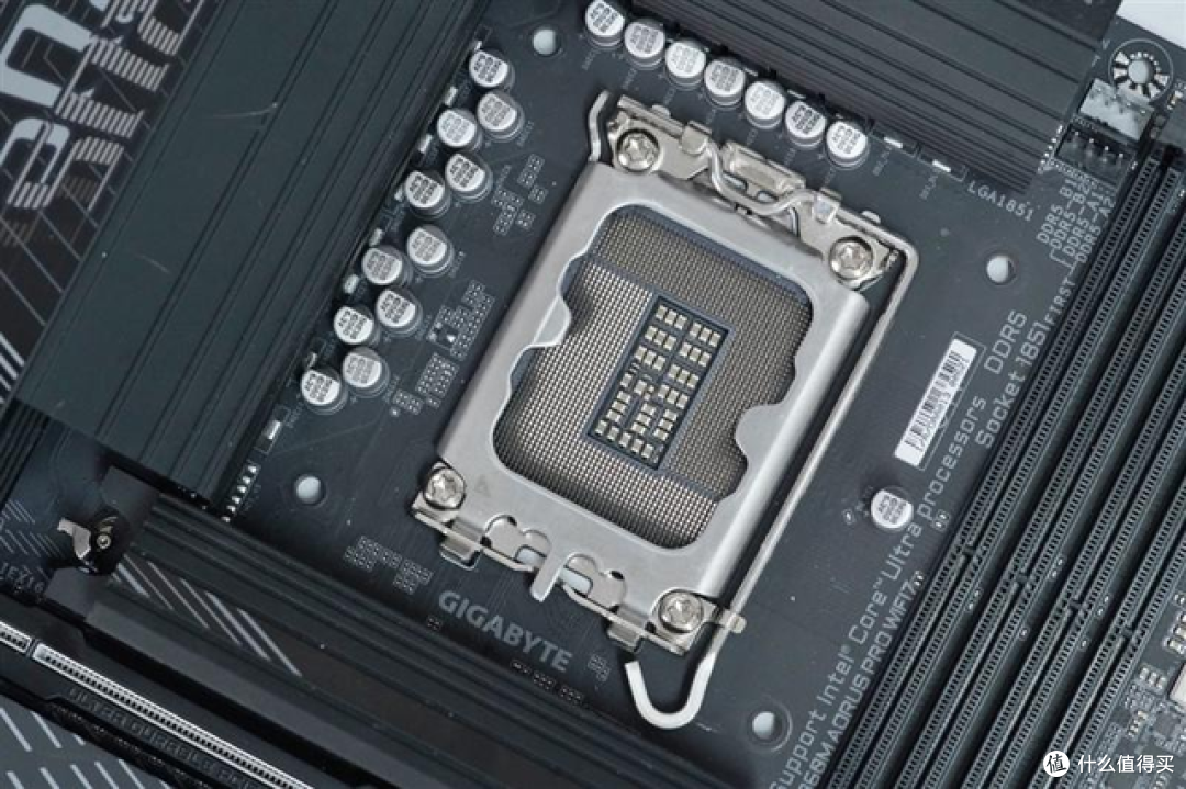 供电强劲、DDR5高频、售后无忧——技嘉B860M电竞雕到底有多香?