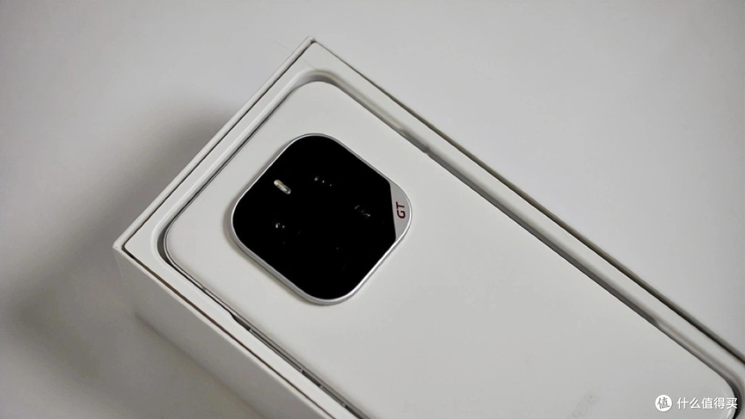 荣耀再度发力,7200mAh+16GB+1TB,顶配旗舰售价“一降再降”