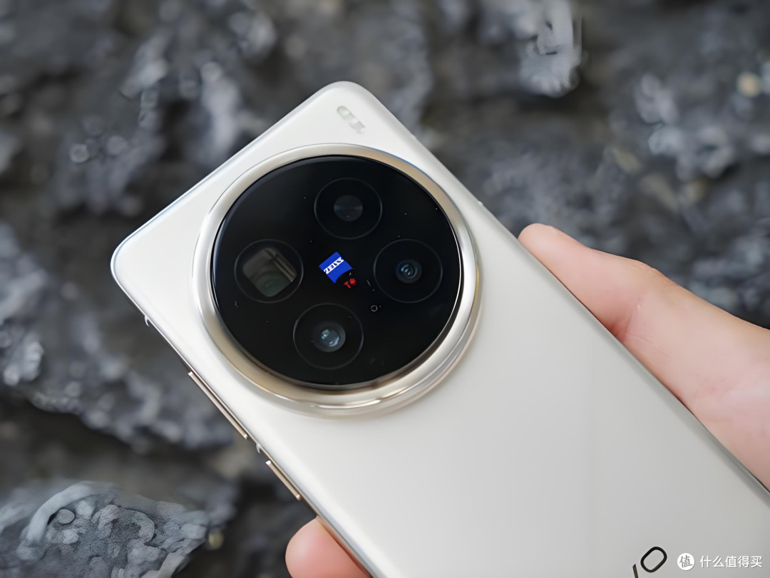 参数党狂喜!vivo X300 携定制 2 亿像素主摄掀桌子,等等党春天