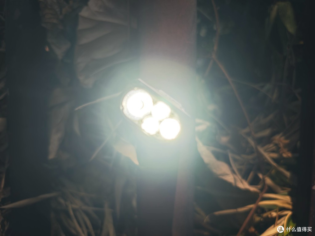 多光源且性能爆表的扁筒,务本X4手电