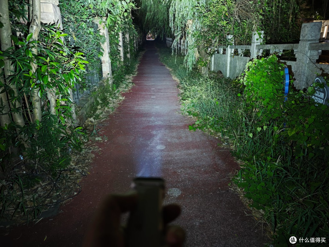 多光源且性能爆表的扁筒,务本X4手电