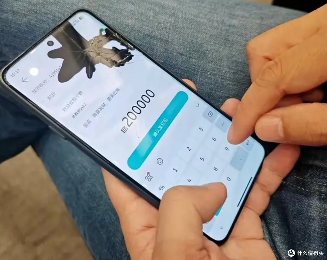 李斌手机屏幕碎了还在用！富豪们的“简朴生活”背后是什么？