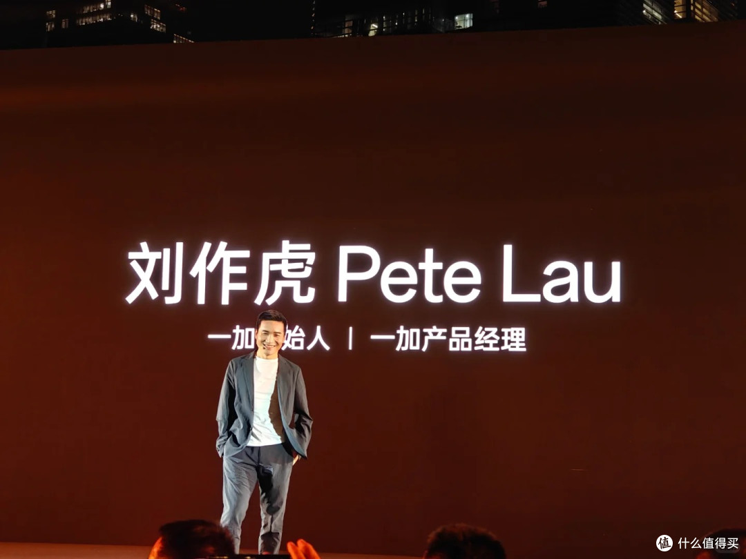 哈苏联名没了,一加15核心参数曝光,主打游戏性能,硬刚红米
