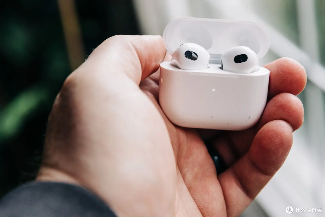 AirPodsPro3首发体温监测:精度达 0.1℃,9 月发布值不值得升级?