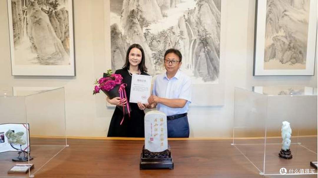 艺术与自然的交响:余村举办两山理念20周年中国画&和田玉献礼展