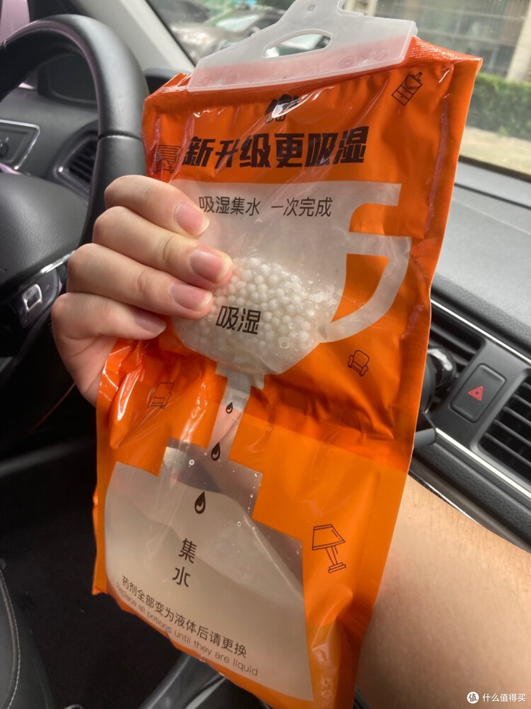挂式吸湿袋解决家居潮湿问题