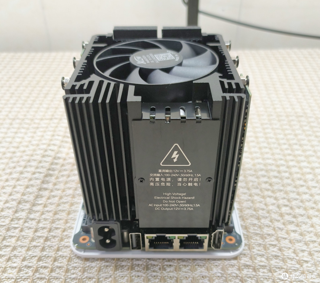 ME mini全闪NAS:飞牛·零刻的“软硬结合”究竟表现如何!