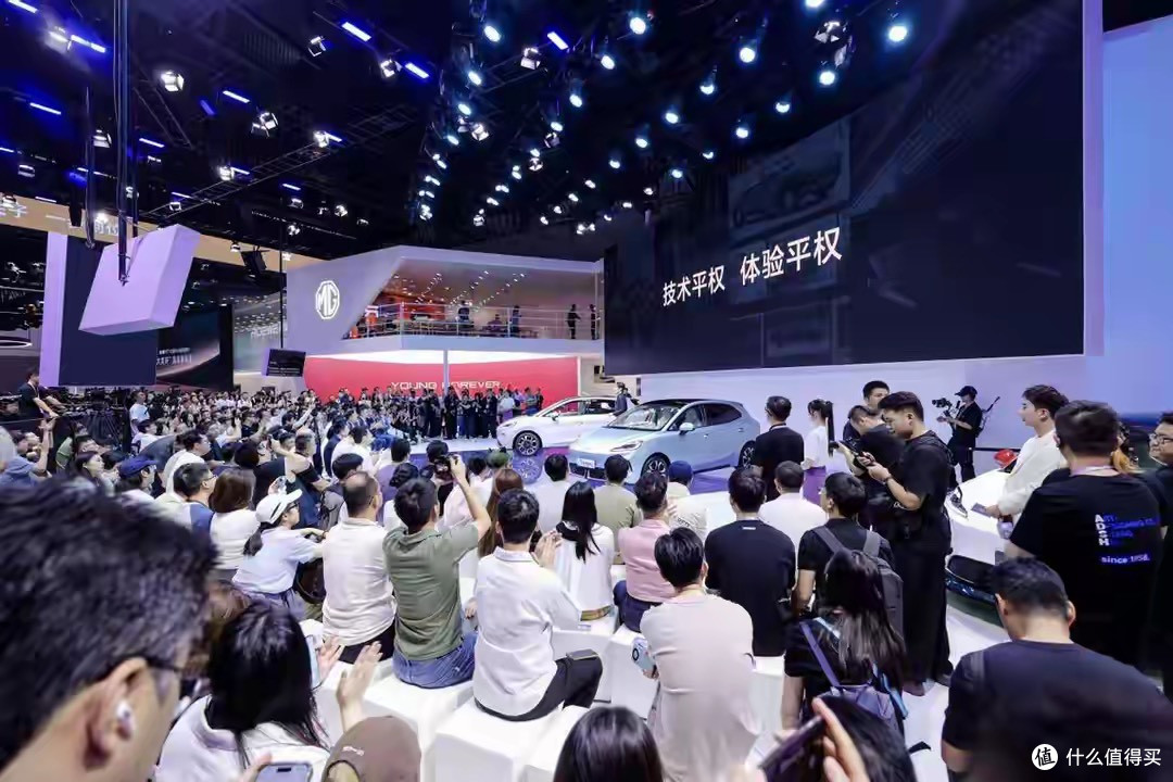 2025成都车展,MG4凭半固态电池9.98万杀疯全场!